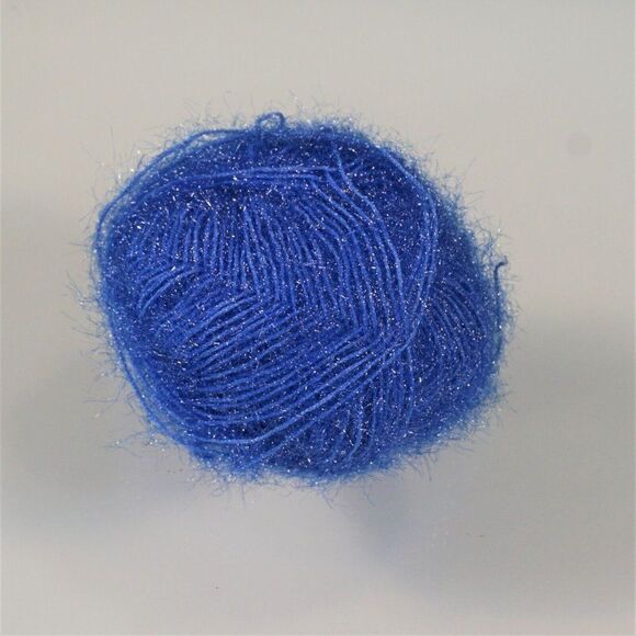 Aura Trendsetter Yarn Royal Blue Eyelash Tinsel Partial Skein 36 gr - Picture 4 of 4